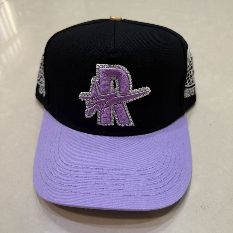 Contrast Brim 3D Embroidered R - đánh giá và giá Baseball Cap Fitted