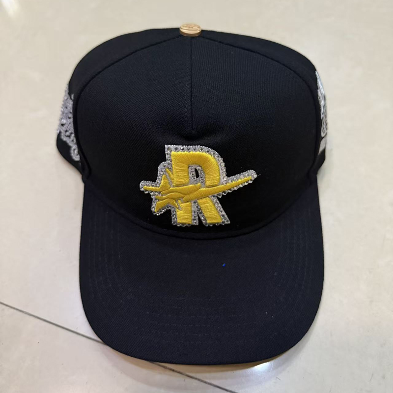Contrast Brim 3D Embroidered R - đánh giá và giá Baseball Cap Fitted