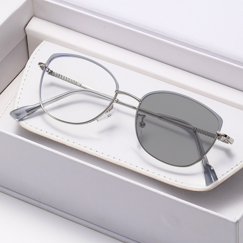 Ultra-lightweight Metal Frame  - đánh giá và giá Street Fashion Definition